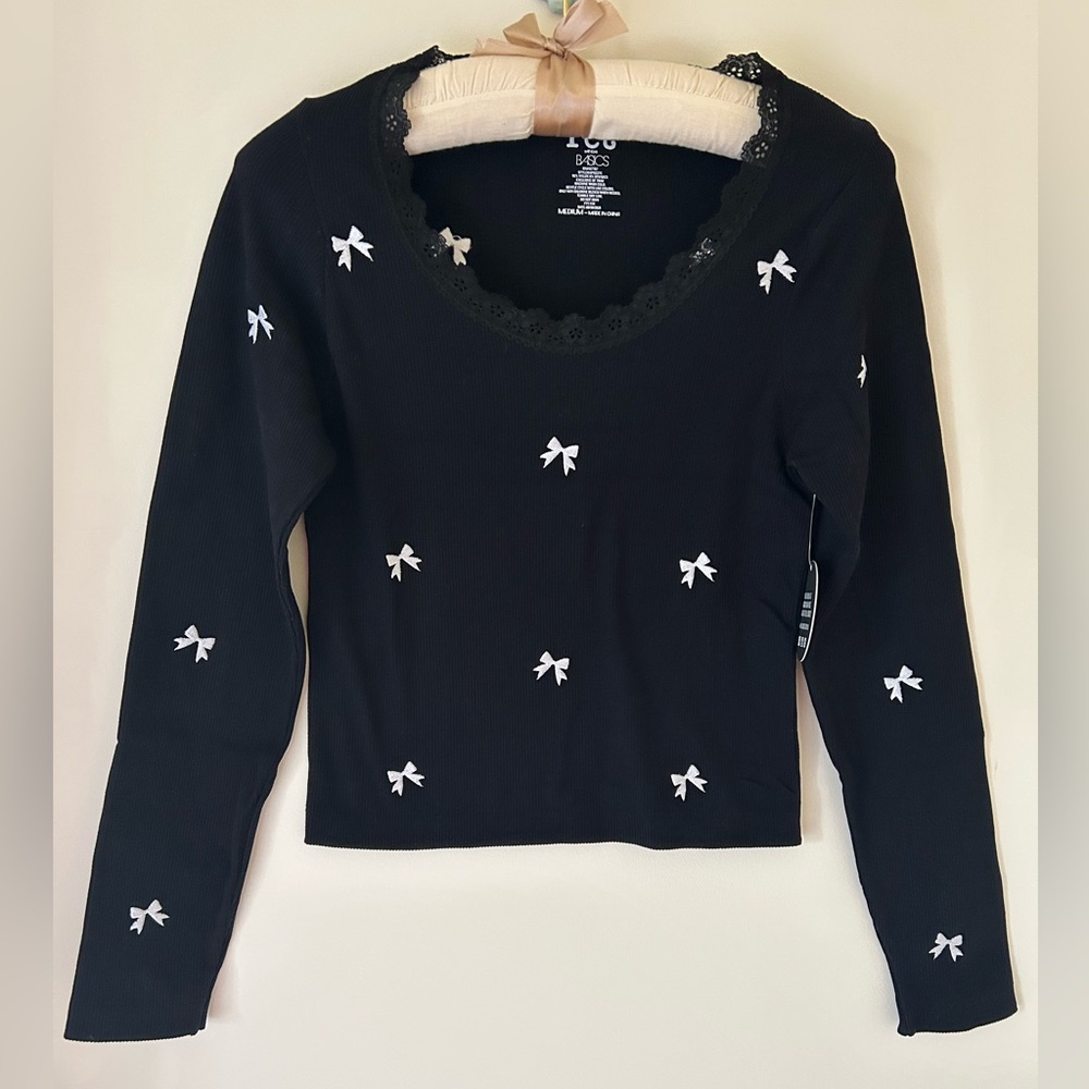🤍 SALE 2/$24 Fct w/Love Basics Embroidered White Bow Top 🤍
Size: Medium 
NWT